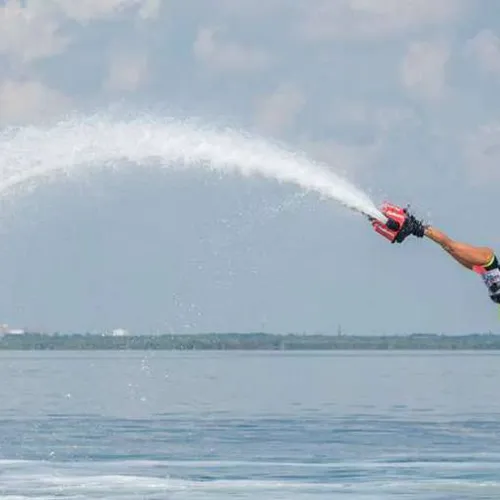 ¡Vuela en Flyboard y haz snorkel en Nizuc! ¡Vuela en Flyboard y haz snorkel en Nizuc!