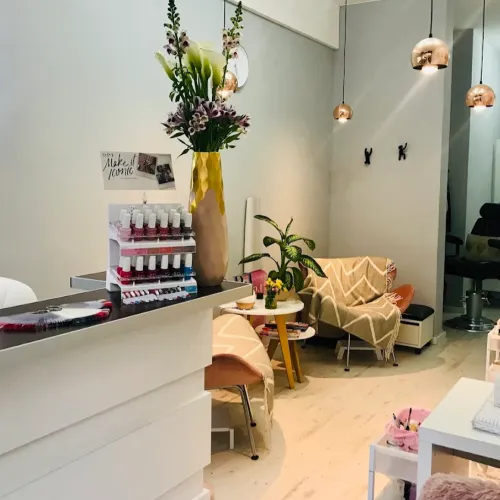 Lola Beauty Bar