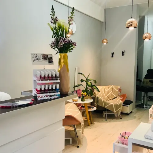Lola Beauty Bar Lola Beauty Bar