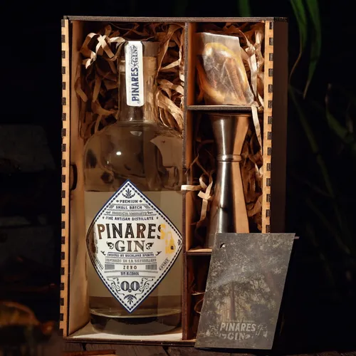 Pack de Gin Pinares, medidor y botánicos Pack de Gin Pinares, medidor y botánicos