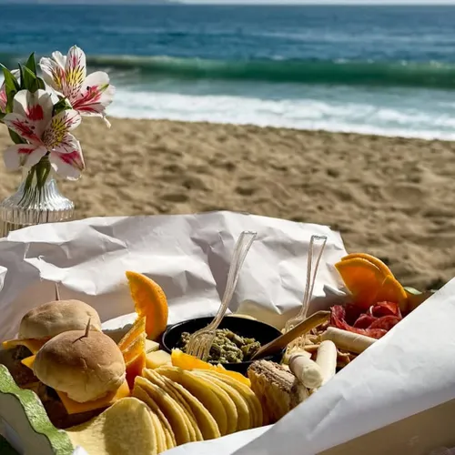 Desayuno romántico en la playa Desayuno romántico en la playa