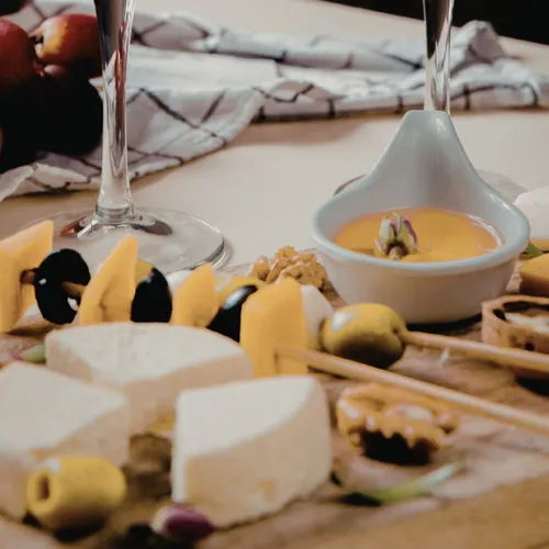 Cata premium de vinos y quesos importados en Say Cheese