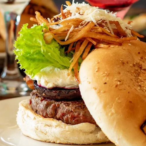 A Mano Gin & Burgers A Mano Gin & Burgers