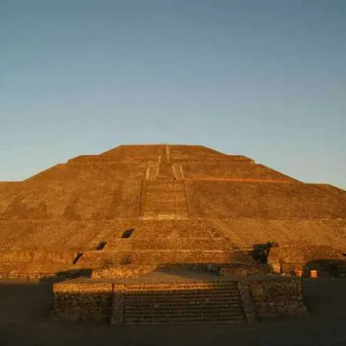 Teotihuacán al Amanecer
