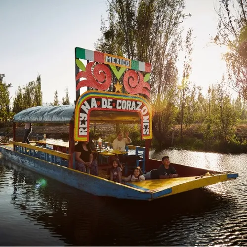 Xochimilco un recorrido diferente Xochimilco un recorrido diferente