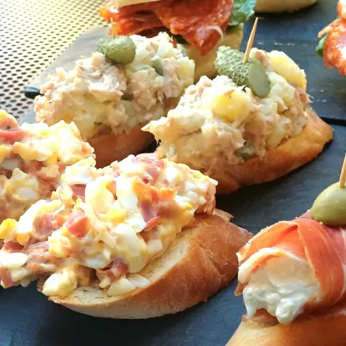 Malavuena pinchos, montaditos y olé.