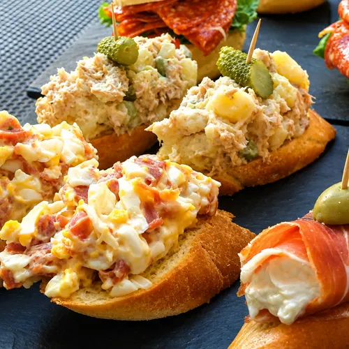 Malavuena pinchos, montaditos y olé. Malavuena pinchos, montaditos y olé.
