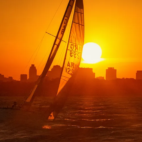 Atardecer navegando por el Río de la Plata Atardecer navegando por el Río de la Plata