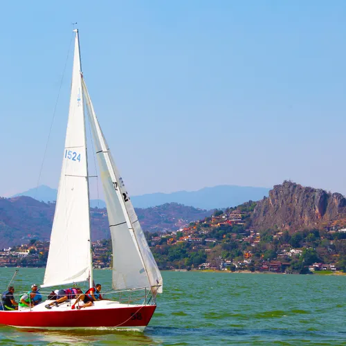 Velero en Valle de Bravo
